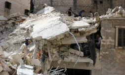 31 civils ont été tués vendredi en Syrie par des frappes d'avions du régime sur un bus qui circulait près d'Alep, sur la route du Castello