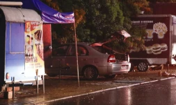Une voiture endommagée photographiée à l'emplacement d'une explosion survenue prÚs d'une annexe de la Chambre des députés du Brésil, le 13 novembre 2024 à Brasilia
