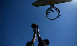 Des joueurs de basket Ă Paris le 19 mai 2020