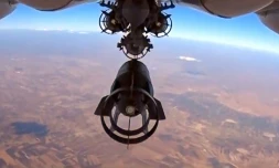 Image tirée d'une vidéo diffusée le 6 octobre 2015 sur le site du ministère russe de la Défense montrant un avion russe larguant une bombe au-dessus de la Syrie