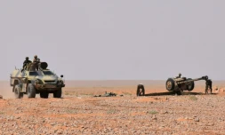 Les forces gouvernementales mettent en place une batterie à Bir Qabaqib, à plus de 40 km de Deir Ezzor, le 4 septembre 2017 
