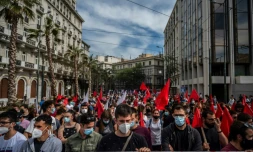 Manifestation à AthÚnes le 6 mai 2021 contre une réforme du travail controversée qui assouplit la réglementation sur le temps de travail