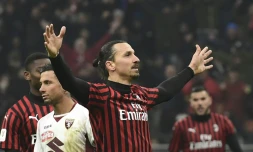 Zlatan Ibrahimovic célèbre un but avec l'AC Milan contre le Torino en quarts de finale de la Coupe d'Italie le 28 janvier 2020 à san Siro 