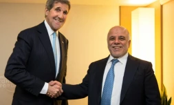 Le secrétaire d'Etat américain, John Kerry (g), et le Premier ministre irakien, Haider al-Abadi, le 21 janvier 2016 à Davos