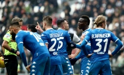 Plusieurs joueurs du club de football de Brescia dont Mario Balotelli (2e en partant de la droite) lors d'un match du championnat d'Italie face à la Juventus à Turin le 16 février 2020.