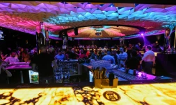 Fête dans une discothèque de Sofia (Bulgarie) le 30 avril 2021