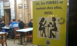 Une affiche du collectif "Place aux femmes" dans un bar d'Aubervilliers, le 23 février 2016 