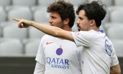 Les milieux portugais du Paris SG Joao Neves (à gauche) et Vitinha, le 5 mai 2026 à Munich