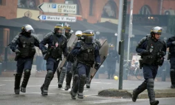 Une charge policière en plein centre de Toulouse  samedi 16 novembre 2019, pour le pemier anniversaire du mouvement des "gilets jaunes"