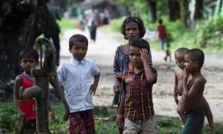 Des enfants rohingyas, le 27 septembre 2017 à Maungdaw, dans l'Etat de Rakhine, en Birmanie