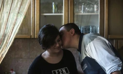 Noora Arkavazi et son mari
Bobi Dodevski le 21 décembre 2016 à leur domicile de Kumanovo en Macédoine