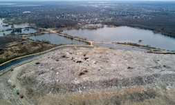 Vue aérienne d'une décharge à ciel ouvert, à Timokhovo, près de Moscou, le 23 avril 2019 