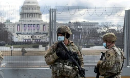Des troupes de la Garde nationale américaine devant le Capitole de Washington, le 20 janvier 2021