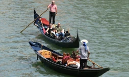Touristes sur le Grand Canal à Venise, le 5 juin 2021