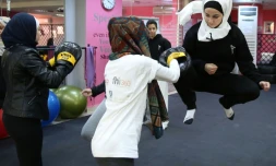 Des Jordaniennes pratiquent des exercices d'auto-défense lors d'un cours à Amman, le 15 février 2016