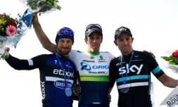 Le podium de Paris-Roubaix avec l'Australien Mathew Hayman (c), le Belge Tom Booenen (g), et le Britannique Ian Stannard, le 10 avril 2016