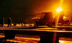 Photo diffusée le 2 septembre 2026 par la marine américaine montrant des avions militaires sur le porte-avion George Washington se préparant à décoller, le 29 août 2026