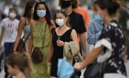 Des piétons à Lyon, le 22 août 2020 