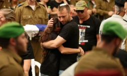 Funérailles du soldat israélien Tamir Nimrodi, capturé par le Hamas lors de l'attaque du 7 octobre 2023 contre le sud d'Israël, dans la ville de Kfar Saba, dans le centre d'Israël, le 16 octobre 2025