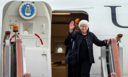 La secrétaire américaine au Trésor Janet Yellen arrive à l'aéroport international de Pékin, le 6 juillet 2023