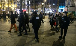 Policiers déployés le 31 décembre 2015 sur les Champs Elysées à Paris