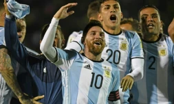 Lionel Messi fête la victoire de son équipe contre l'Equateur, le 10 octobre 2017 à Quito