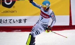 L'Allemand Felix Neureuther termine le slalom de Yuzawa-Naeba au Japon, le 14 février 2016