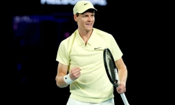 L'Italien Jannik Sinner, victorieux de l'Américain Ben Shelton en demi-finale de l'Open d'Australie, le 24 janvier 2025 à Melbourne 