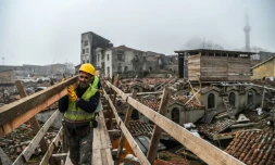 Rénovation des toits du Grand Bazar à Istanbul, en Turquie, le 1er mars 2017
