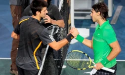 Le Serbe Novak Djokovic et l'Espagnol Rafael Nadal aprÚs une demi-finale du tournoi de Paris-Bercy remportée par le premier, le 14 novembre 2009