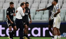 La joie des Lyonnais et de leur entraîneur Rudi Garcia après la qualification pour les quarts de finale de la Ligue des champions aux dépens de la Juventus, le 7 août 2020 à Turin
