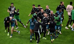 La joie des Messins qui remontent en Ligue 1 après leur succès en barrage retour à Reims, le 29 mai 2025