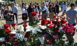 Rassemblement sur les lieux oĂč un manifestant a Ă©tĂ© tuĂ© la nuit prĂ©cĂ©dente, le 11 aoĂ»t 2020 Ă Minsk, au Belarus
