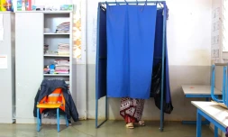 Bureau de vote dans une école de Kaweni à Mayotte où se déroulent dimanche des législatives partielles