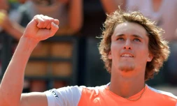 Le jeune allemand Alexander Zverev, vainqueur du Canadien Milos Raonic à Rome, le 19 mai 2017