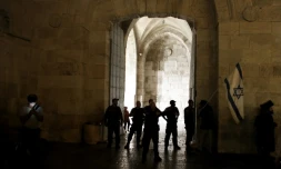 La police israélienne bloque l'accès à l'une des portes menant à la vieille ville de Jérusalem, le 3 octobre 2015