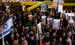 Des milliers de manifestants à Jérusalem à l'issue d'une marche de quatre jours destinée à mettre la pression sur le gouvernement israélien pour qu'il parvienne à un accord avec le Hamas sur la libération des otages retenus à Gaza, le 2 mars 2024