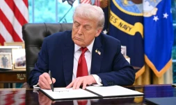 Le président américain Donald Trump signe un décret sur TikTok à la Maison Blanche, à Washington, aux Etats-Unis, le 25 septembre 2025