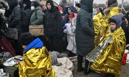 Des réfugiés ukrainiens au poste frontiÚre de Medyka, en Pologne, le 7 mars 2022