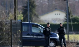 Des gendarmes à Domessin, en Savoie, lors du transport de Nordahl Lelandais, le 14 février 2018