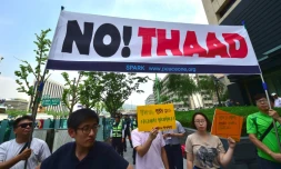 Manifestants sud-coréens protestant contre le système antimissile américain THAAD, le 11 juillet 2016 à Séoul