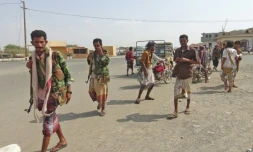 Des combattants des forces loyalistes yéménites dans la ville de Kokha, au sud du port stratégique de Hodeida, le 18 décembre 2018