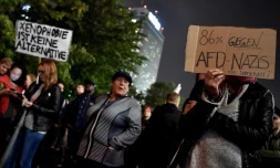 Des allemands protestent contre le parti de droite nationaliste AfD qui a enregistré une percée historique lors des élections législatives, le 24 septembre 2017 à Berlin