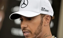 Le Britannique Lewis Hamilton en conférence de presse, le 5 avril 2018 sur le circuit de Sakhir à Bahreïn