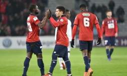 Les Lillois se congratulent après un but de Rony Lopes (d) face aux Réunionnais de l'AS Excelsior Saint-Joseph en Coupe de France, le 7 janvier 2017 à Villeneuve d'Ascq