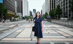 La Sud-Coréenne Baek Song-yi, qui fait campagne pour le droit des victimes de harcèlement au travail, le 17 juillet 2026 à Séoul