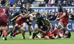 Autour du centre expérimenté Aurélien Rougerie, les Clermontois de Damien Chouly lors de leur victoire devant Toulon en quart de finale de la Coupe d'Europe, le 2 avril 2017 à Marcel-Michelin