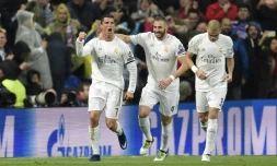 La joie de Cristiano Ronaldo (g) et ses coéquipiers du Real Madrid Karim Benzema (c) et Pepe, après un but du Portugais contre Wolfsburg, le 12 avril 2016 à Bernabeu