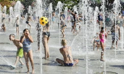Forte chaleur à Paris, au Parc André-Citroën, le 5 août 2018