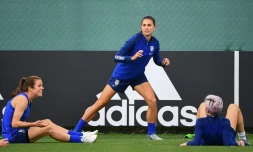 Les Américaines Alex Morgan, Kelley O'Hara et Megan Rapinoe préparent le choc contre l'Angleterre, lors d'un entraßnement à Lyon, le
1er juillet 2019